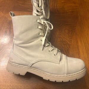 Arizona Maz Queen Cream Combat Boots